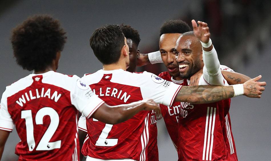  狼队主场遭遇争议判罚，不敌莱斯特城引争议  